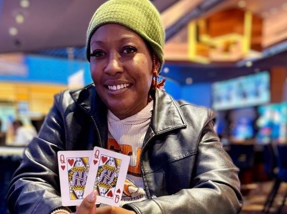 Large blackjack jackpot illustrating the high-variance Lucky Ladies side bet